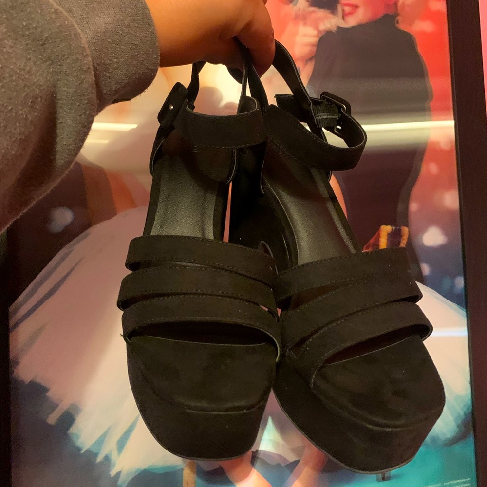 Women’s Urban Outfitters heels!